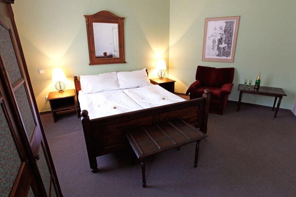 Hotel U Krize Прага Екстер'єр фото