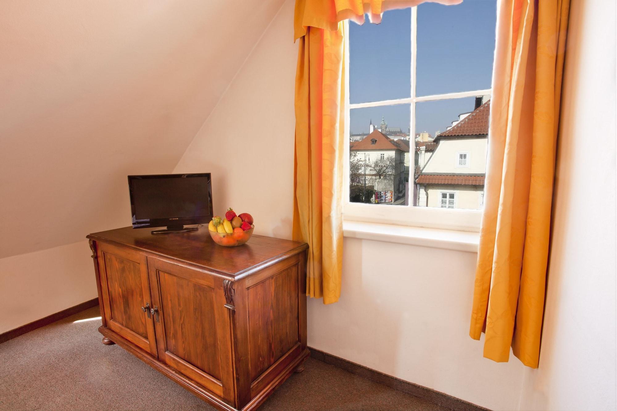 Hotel U Krize Прага Екстер'єр фото