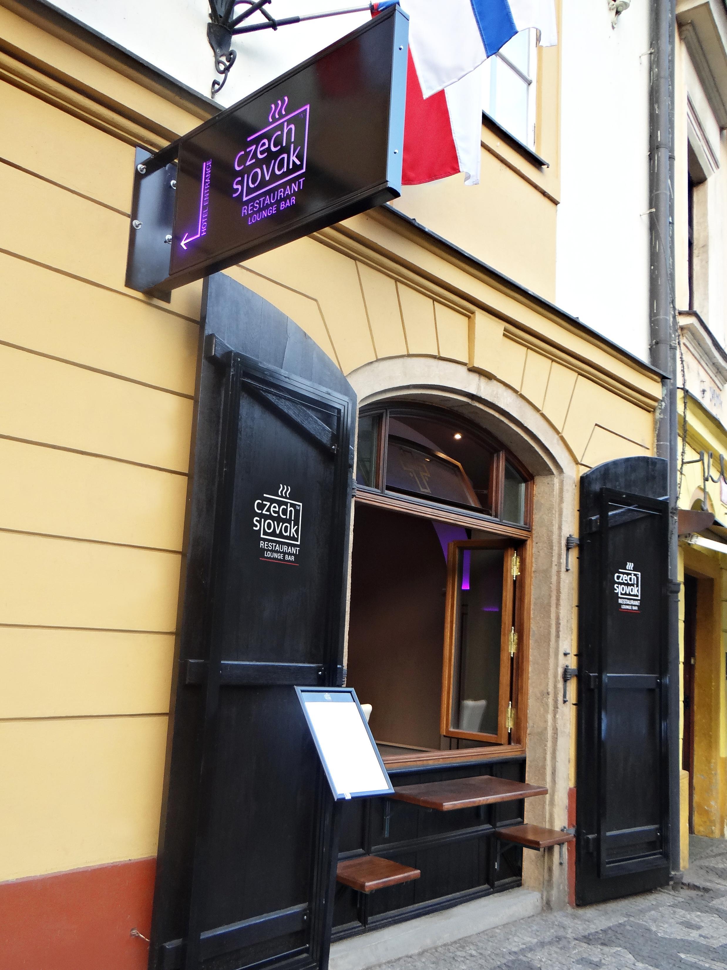 Hotel U Krize Прага Екстер'єр фото