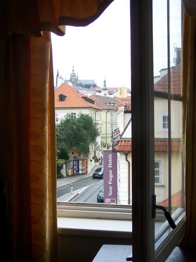 Hotel U Krize Прага Екстер'єр фото
